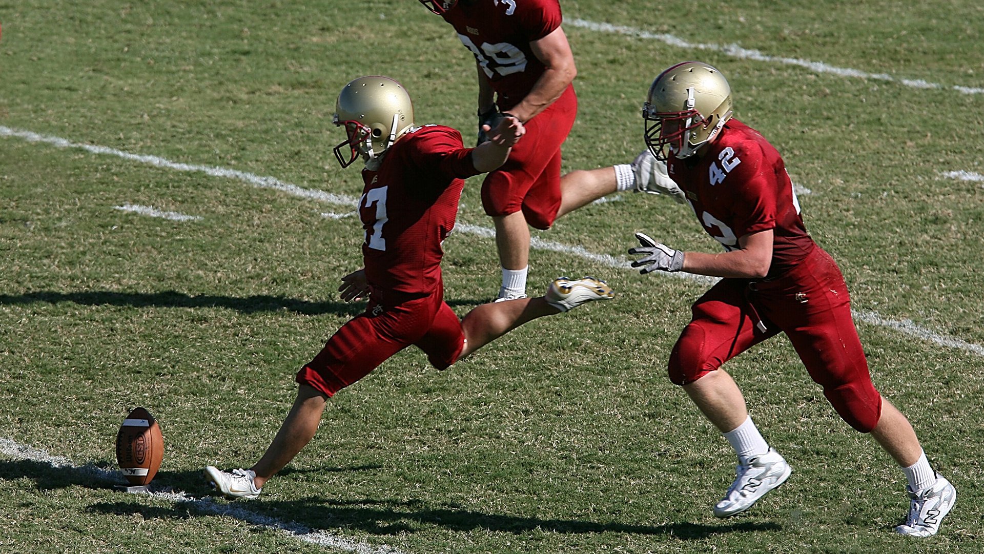 巴萨再度防守失误,3-3与布鲁日战平,晋级形势堪忧,巴萨43场不败