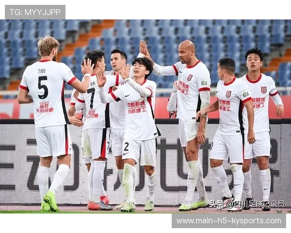 严鼎皓在大连英博首秀破门，重炮远射宣告核心归位